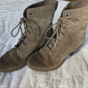 TIMBERLAND MOSS GREEN SUEDE LACE UP BOOTS 6